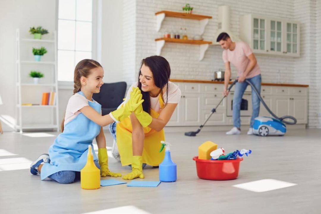 Dọn dẹp vệ sinh nhà cửa thường xuyên để tránh các được nhiều bệnh