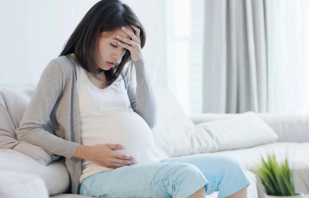 Bị ra máu khi mang thai tháng thứ 4 có nguy hiểm không?