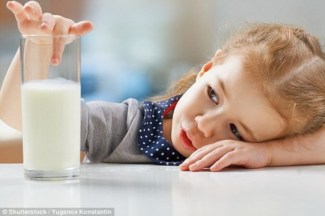Sữa cũng là một nguồn cung cấp dinh dưỡng cần thiết để hỗ trợ sự phát triển của bé